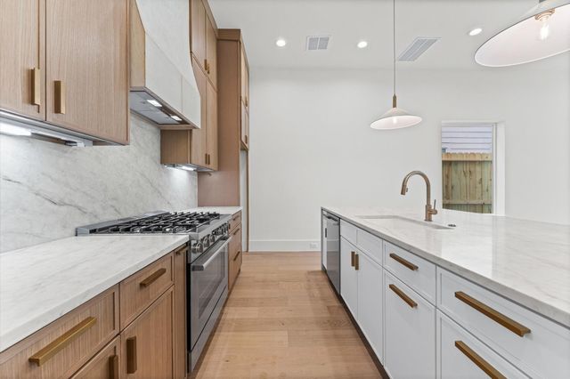 112 E 27th Street, Houston, TX 77008