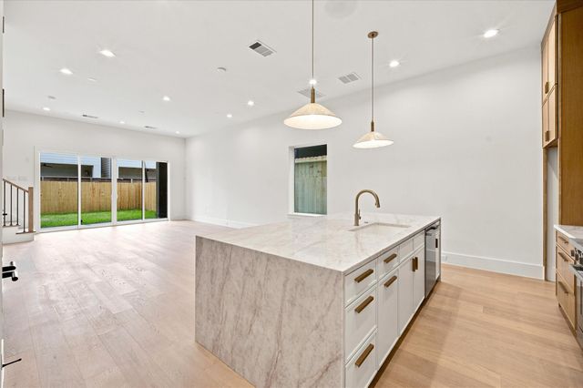 112 E 27th Street, Houston, TX 77008