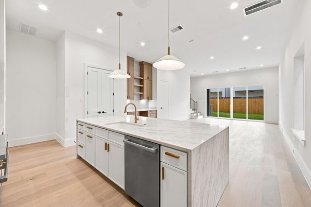 112 E 27th Street, Houston, TX 77008