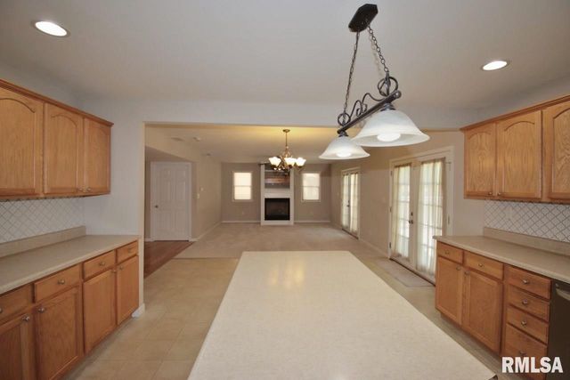 4303 W RUSTIC HOLLOW Drive, Peoria, IL 61615