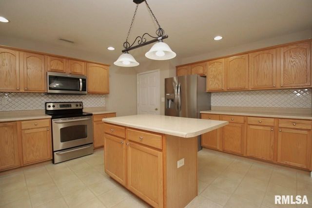 4303 W RUSTIC HOLLOW Drive, Peoria, IL 61615