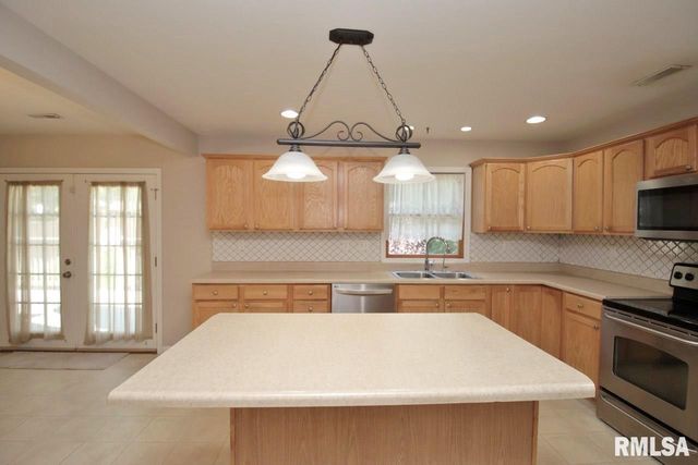 4303 W RUSTIC HOLLOW Drive, Peoria, IL 61615