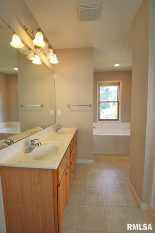 4303 W RUSTIC HOLLOW Drive, Peoria, IL 61615