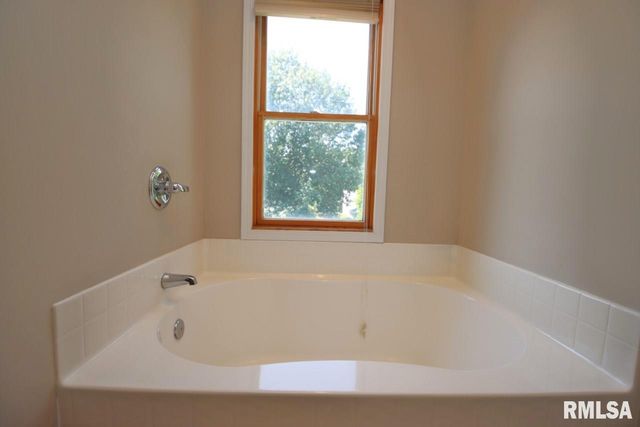 4303 W RUSTIC HOLLOW Drive, Peoria, IL 61615