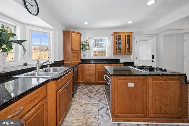 37 W SALISBURY DR, Wilmington, DE 19809