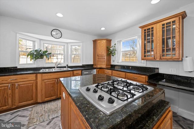 37 W SALISBURY DR, Wilmington, DE 19809