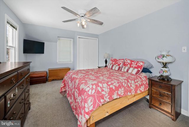 37 W SALISBURY DR, Wilmington, DE 19809