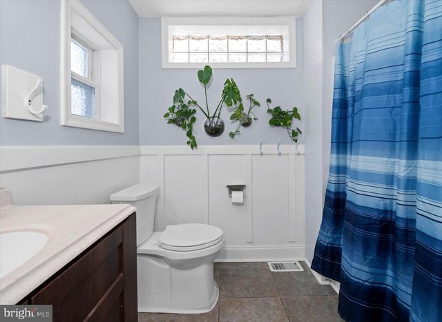 37 W SALISBURY DR, Wilmington, DE 19809