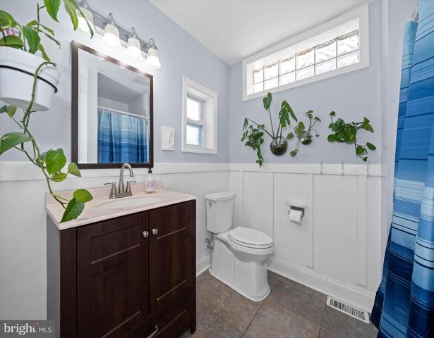 37 W SALISBURY DR, Wilmington, DE 19809