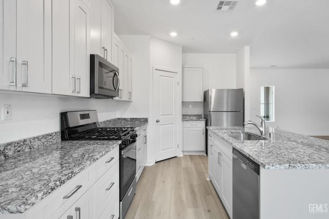 601 Elderberry Place, Shafter, CA 93263