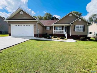 121 Gaines Loop West W, Boaz, AL 35956