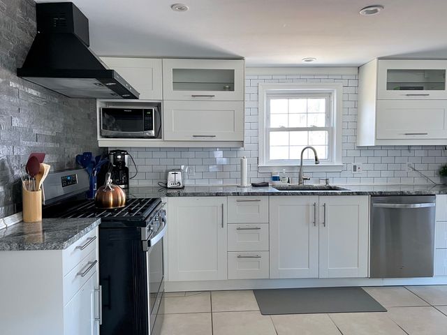 21 Sibley Dr, Yarmouth, MA 02673
