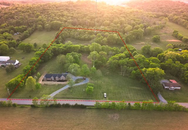 1900 Rocky Valley Rd, Lebanon, TN 37090