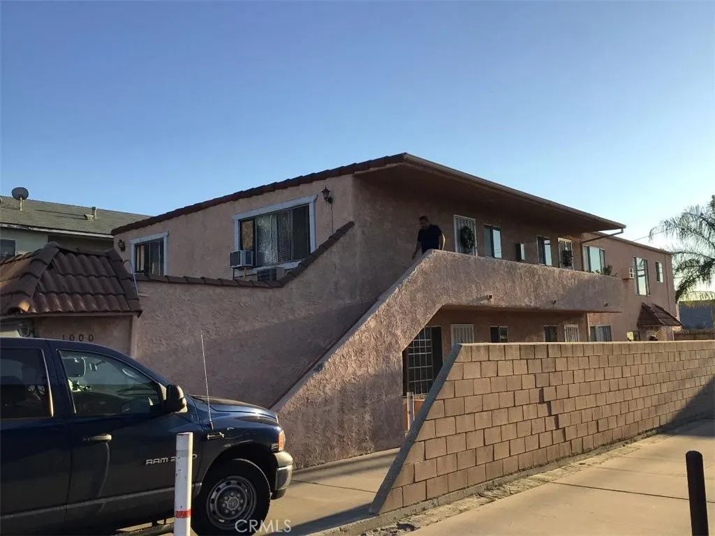 1000 Glenoaks Boulevard, San Fernando, CA 91340