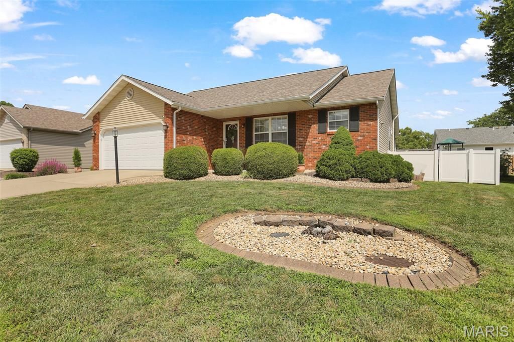 59 Julie Drive, Glen Carbon, IL 62034