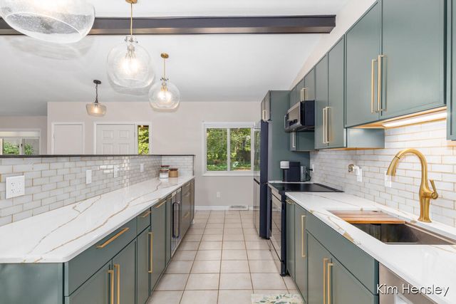 4736 Burton Street, Grand Rapids, MI 49546