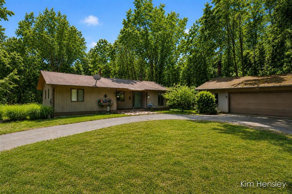 4736 Burton Street, Grand Rapids, MI 49546