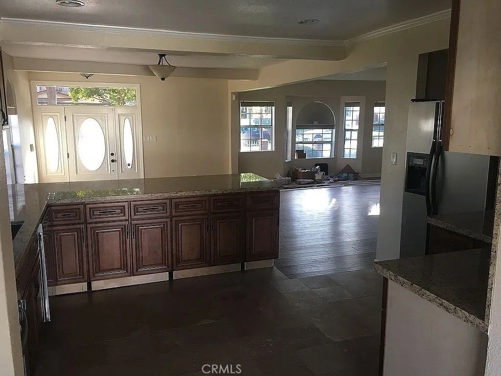 Image 17 of property listing at 124 N Naomi, Burbank, CA 91505