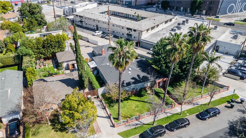 Image 2 of property listing at 124 N Naomi, Burbank, CA 91505