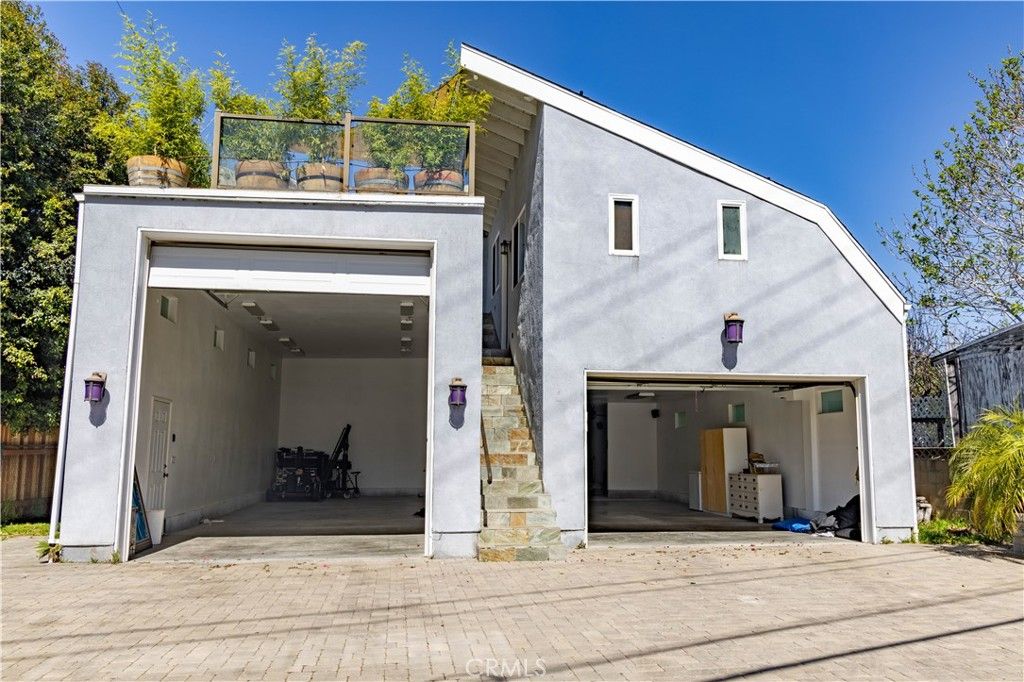 Image 26 of property listing at 124 N Naomi, Burbank, CA 91505