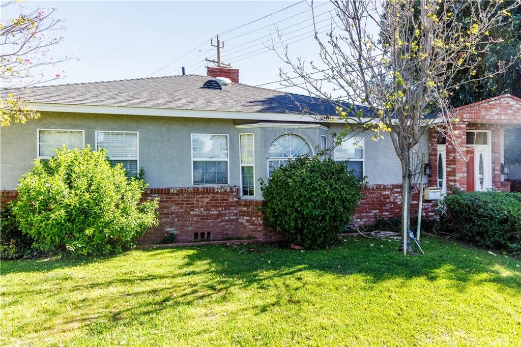 Image 3 of property listing at 124 N Naomi, Burbank, CA 91505