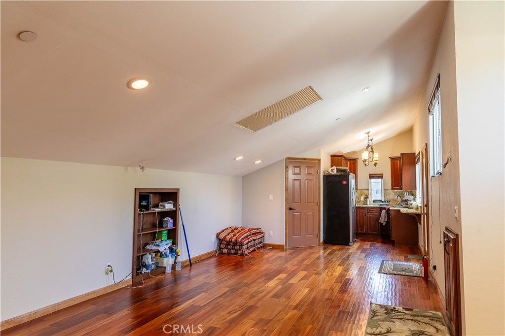 Image 31 of property listing at 124 N Naomi, Burbank, CA 91505