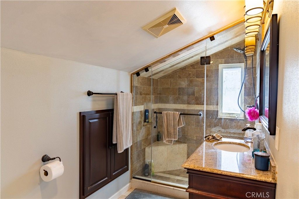 Image 36 of property listing at 124 N Naomi, Burbank, CA 91505
