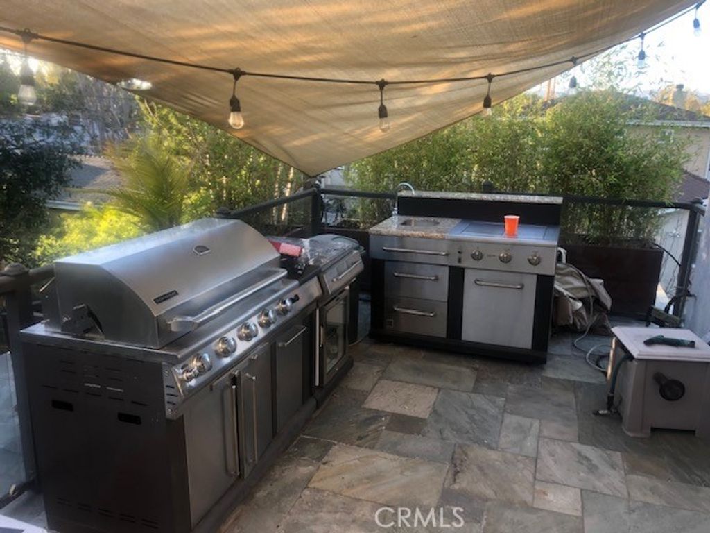 Image 37 of property listing at 124 N Naomi, Burbank, CA 91505