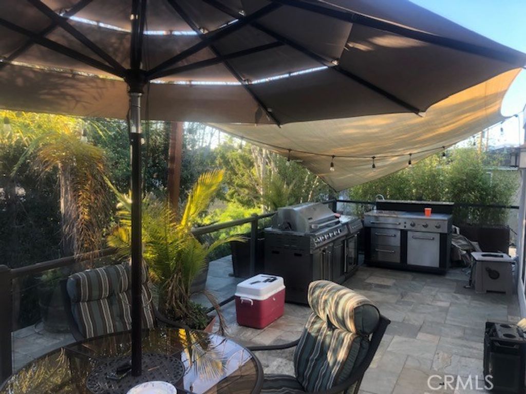 Image 38 of property listing at 124 N Naomi, Burbank, CA 91505