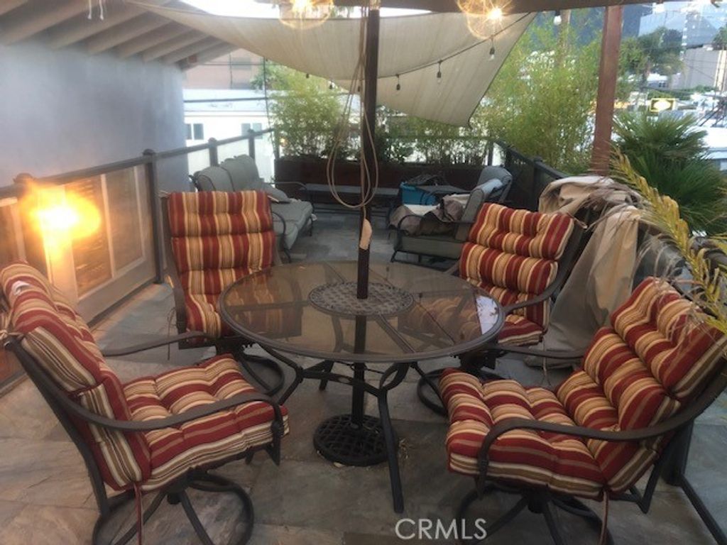 Image 39 of property listing at 124 N Naomi, Burbank, CA 91505