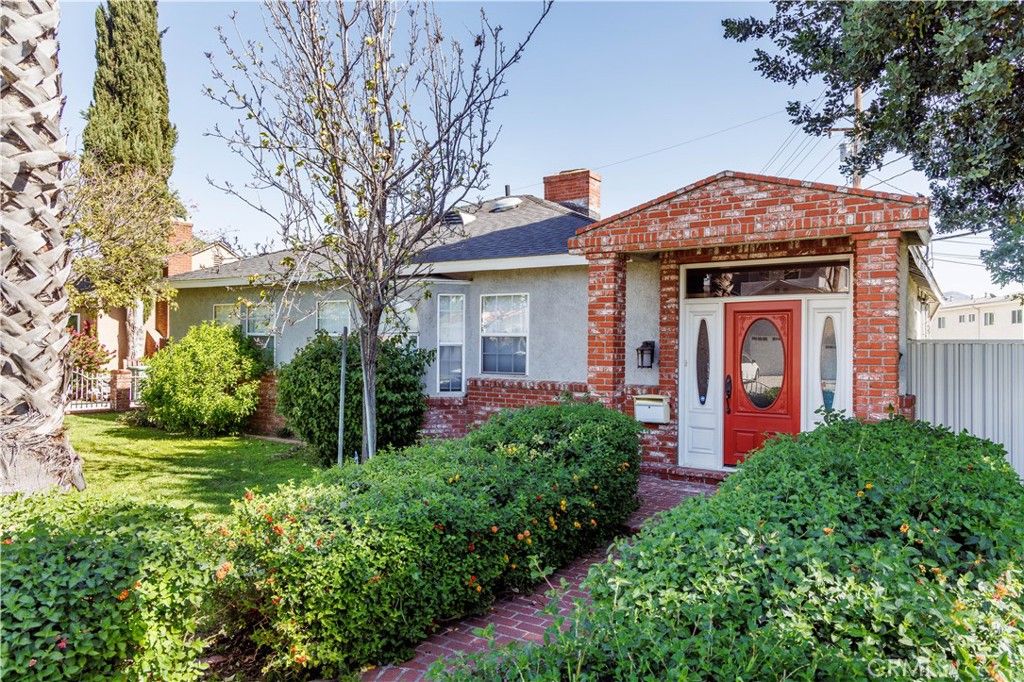 Image 4 of property listing at 124 N Naomi, Burbank, CA 91505