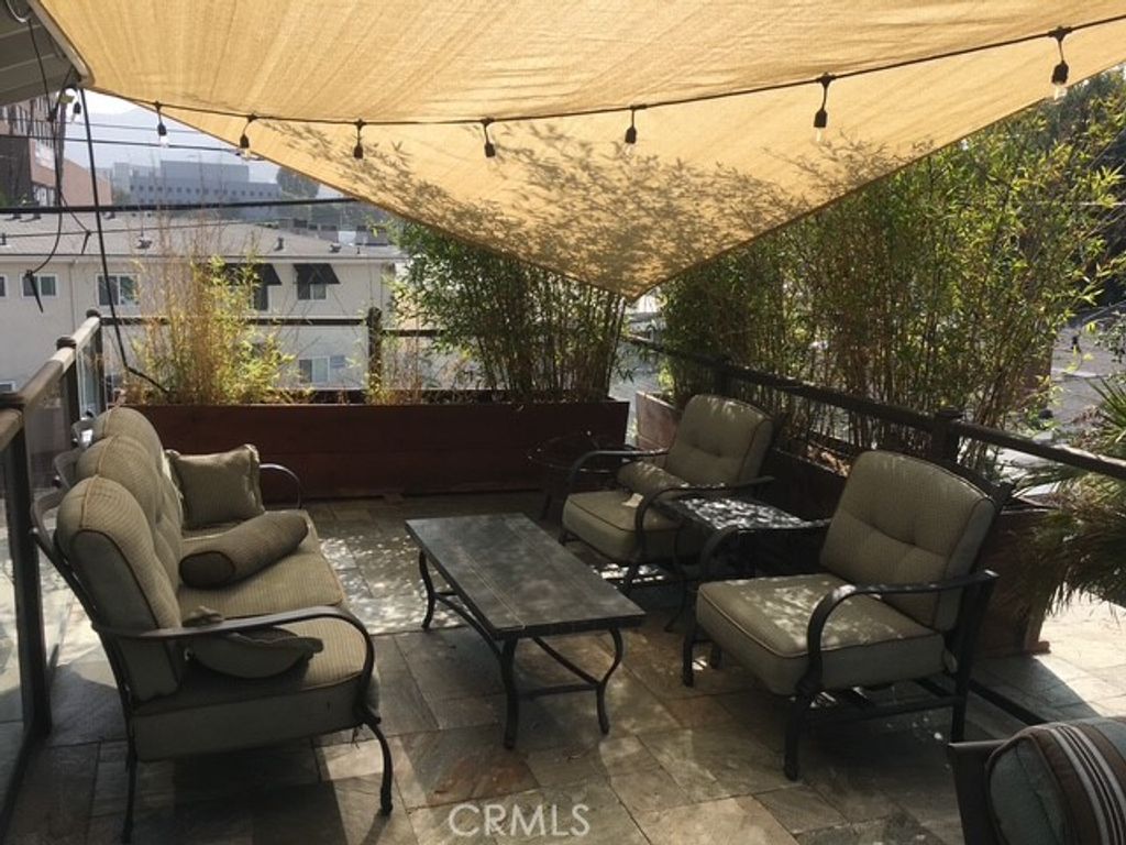 Image 40 of property listing at 124 N Naomi, Burbank, CA 91505