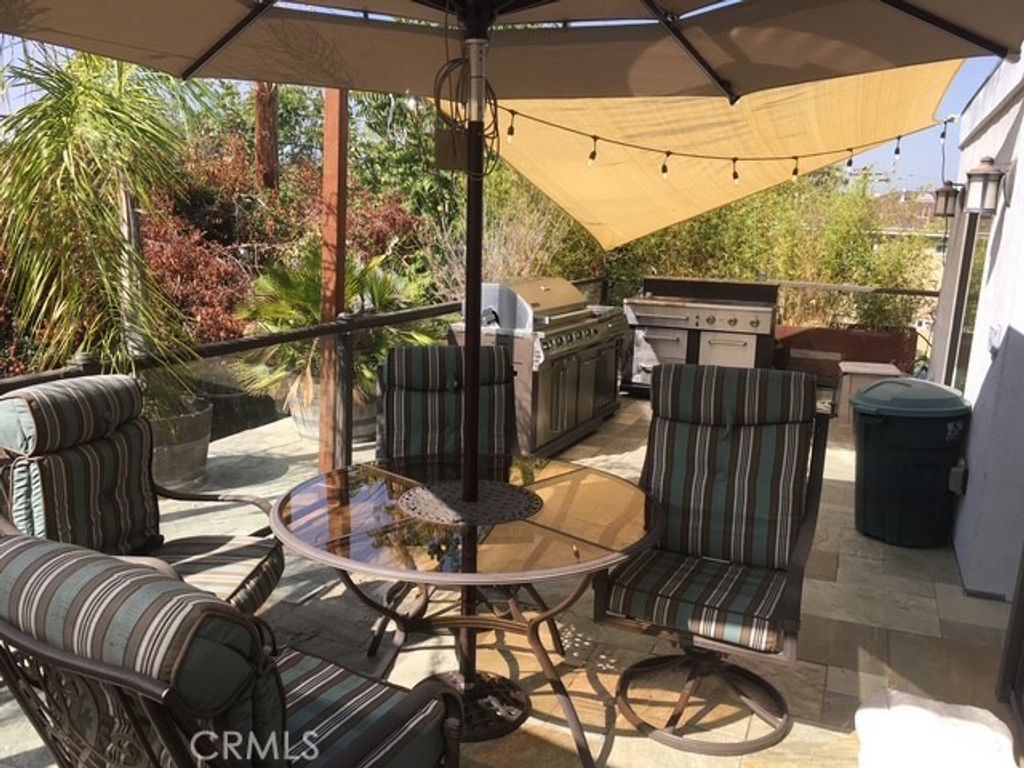 Image 41 of property listing at 124 N Naomi, Burbank, CA 91505