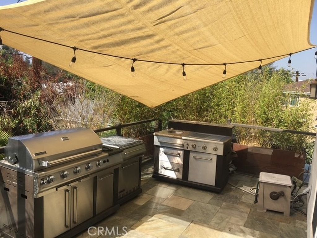 Image 42 of property listing at 124 N Naomi, Burbank, CA 91505