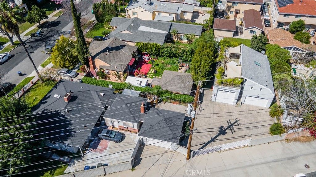 Image 8 of property listing at 124 N Naomi, Burbank, CA 91505
