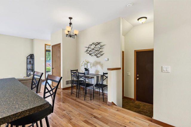 1229 St James Court, Madison, WI 53715