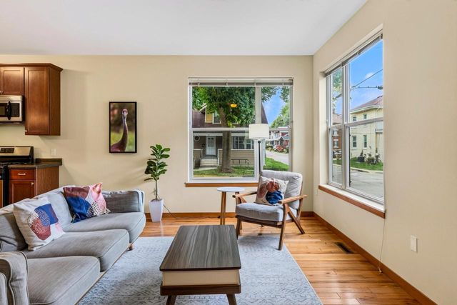 1229 St James Court, Madison, WI 53715