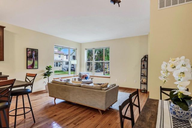 1229 St James Court, Madison, WI 53715