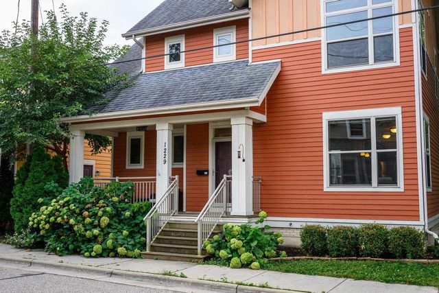 1229 St James Court, Madison, WI 53715