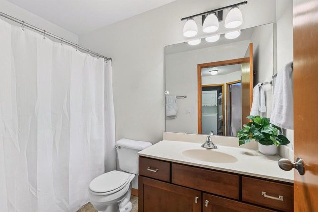1229 St James Court, Madison, WI 53715
