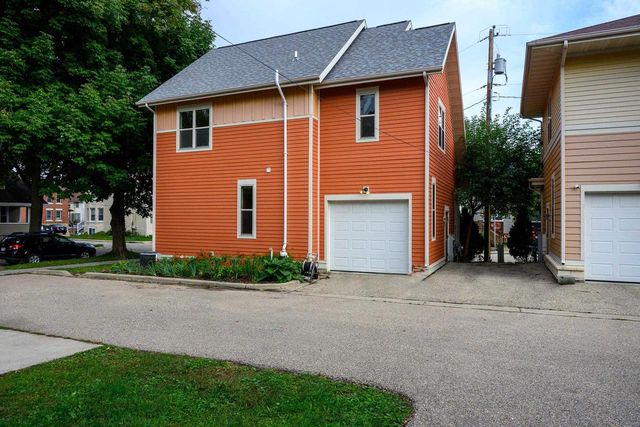 1229 St James Court, Madison, WI 53715
