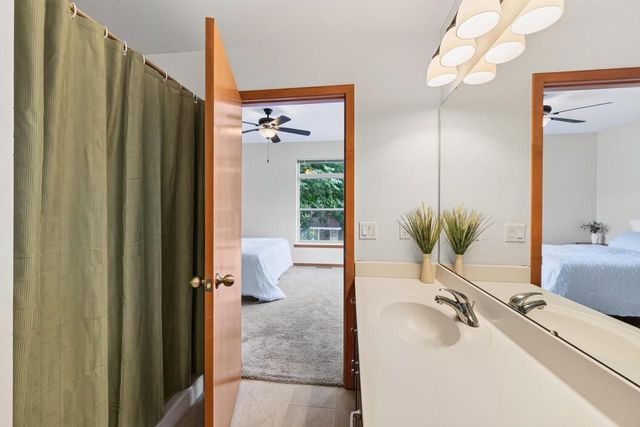 1229 St James Court, Madison, WI 53715