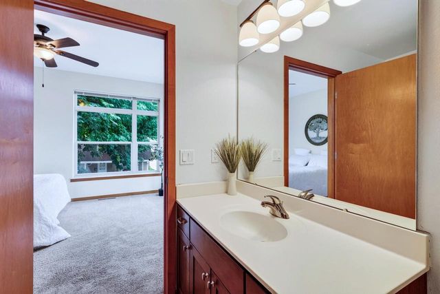 1229 St James Court, Madison, WI 53715