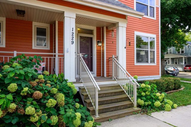1229 St James Court, Madison, WI 53715