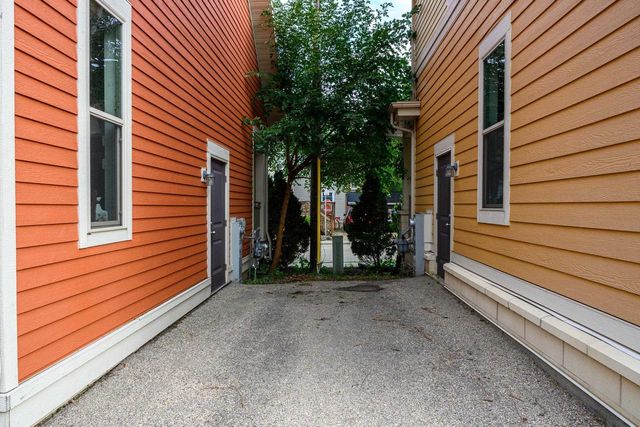 1229 St James Court, Madison, WI 53715