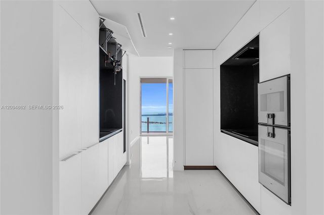 300 Biscayne Blvd Way 4203, Miami, FL 33131