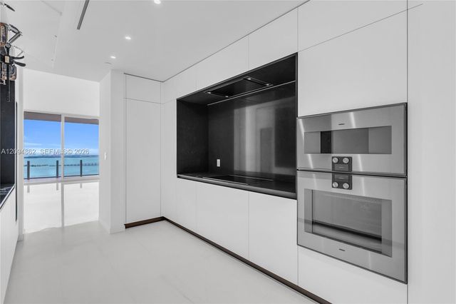 300 Biscayne Blvd Way 4203, Miami, FL 33131