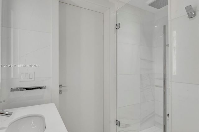 300 Biscayne Blvd Way 4203, Miami, FL 33131