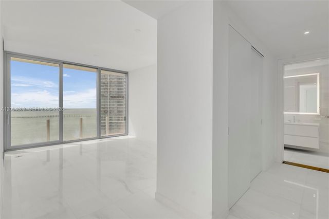 300 Biscayne Blvd Way 4203, Miami, FL 33131