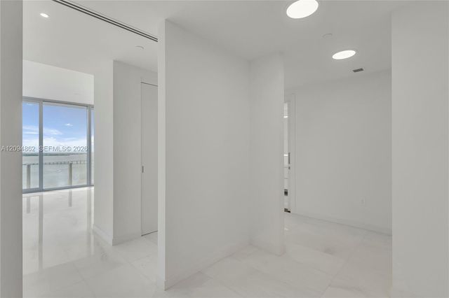 300 Biscayne Blvd Way 4203, Miami, FL 33131